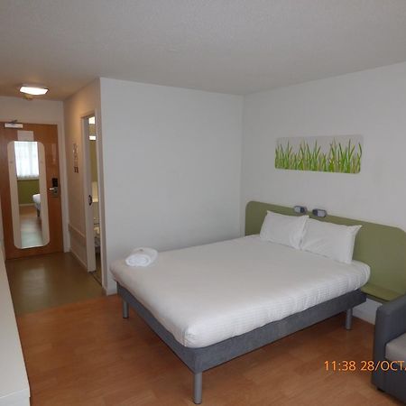 Warrington Motel, J20 M6 Lymm Services Eksteriør bilde