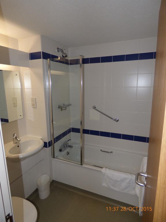 Warrington Motel, J20 M6 Lymm Services Eksteriør bilde
