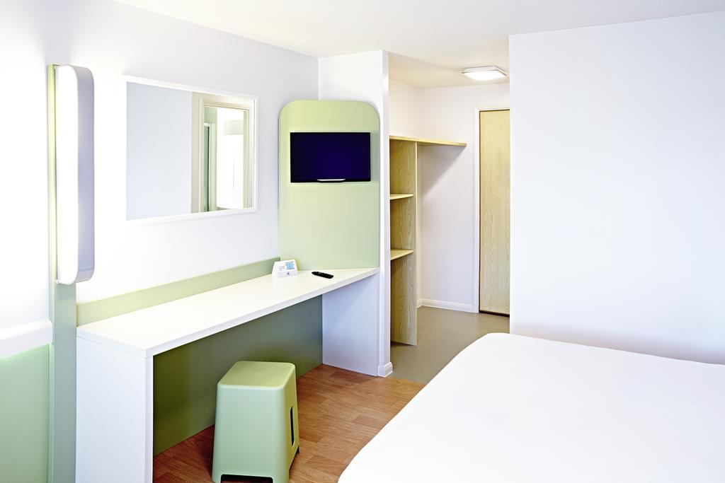 Warrington Motel, J20 M6 Lymm Services Eksteriør bilde