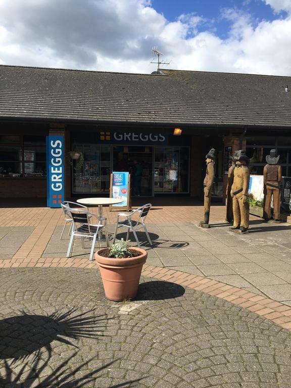 Warrington Motel, J20 M6 Lymm Services Eksteriør bilde